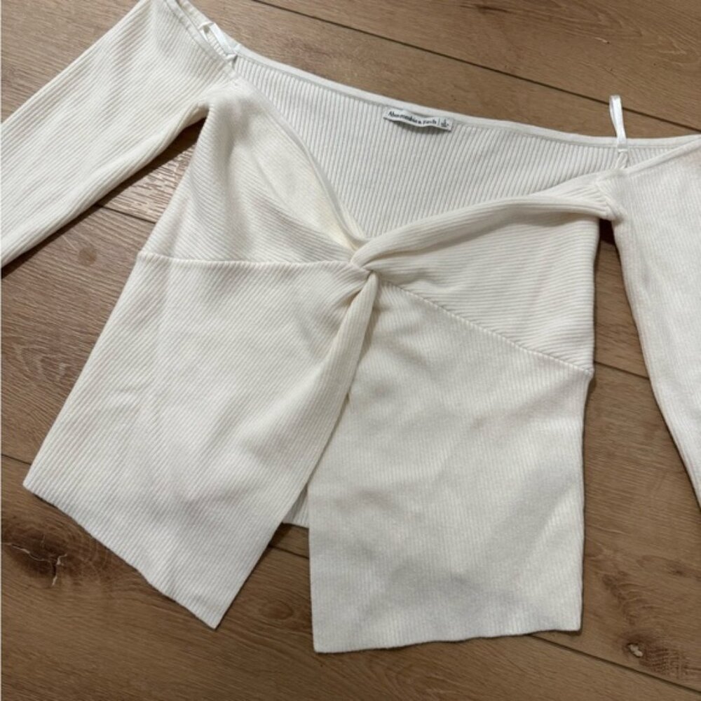 NWOT Abercrombie Off-The-Shoulder Twist Ribbed Sweater Top/Y2K/ Sold Out Online